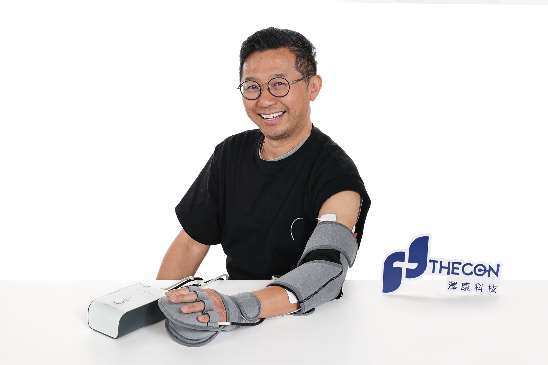 全球最輕的肌電驅動自助中風三合一醫療器材:Mobilexo Arm(家用版)