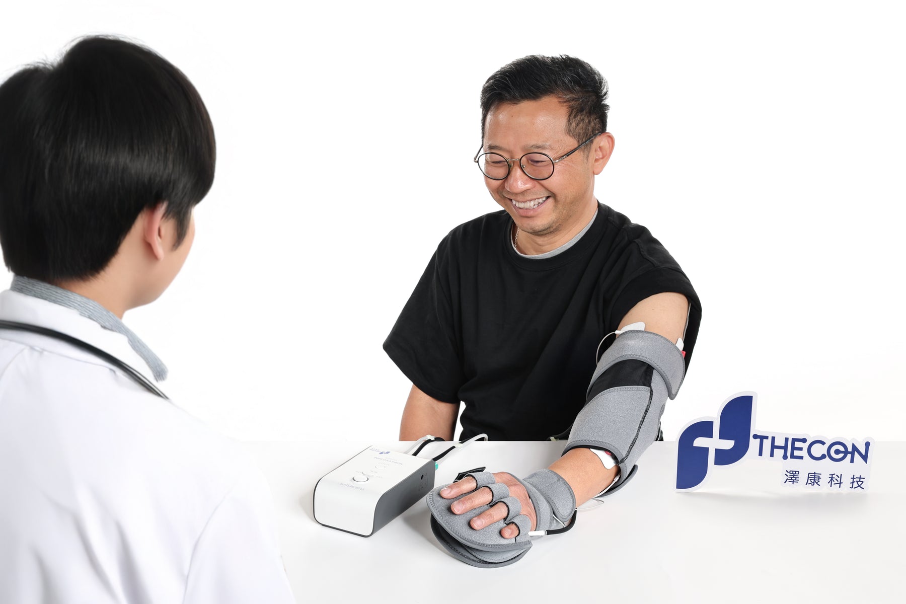 全球最輕的肌電驅動自助中風三合一醫療器材:Mobilexo Arm(家用版)