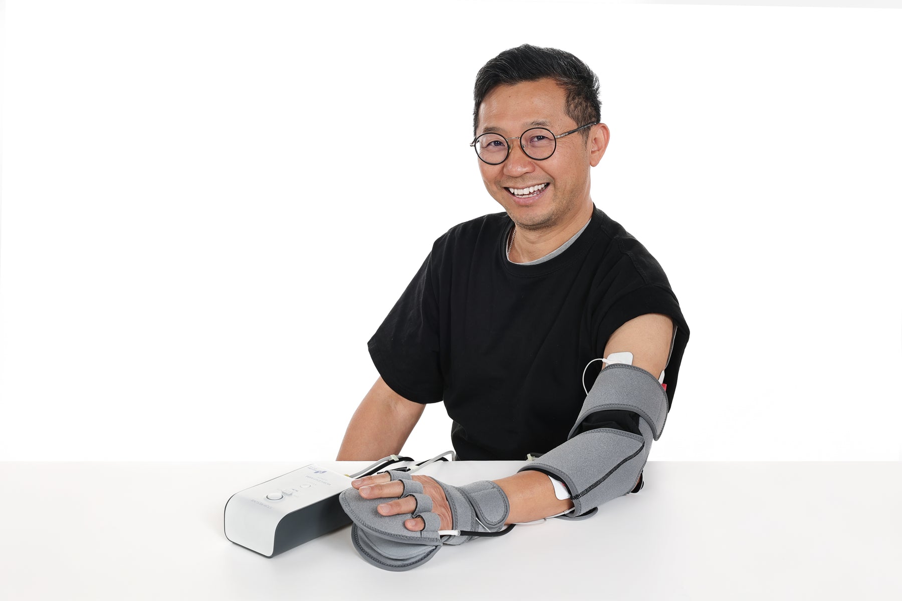 世界上最輕的肌電驅動三合一中風醫療器材:Mobilexo Arm(專業版)